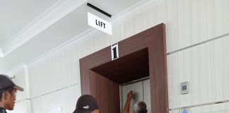 Lift Gedung Bersama PUPR Pekanbaru Tidak Berfungsi , Kontraktor Saling Lempar Tanggungjawab