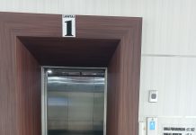 Sudah Tiga Hari Lift Kantor Bersama PUPR Pekanbaru Tidak Berfungsi , Kontraktor Ada Apa Ya…….. ? ?
