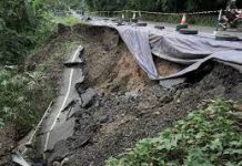 Tanah Longsor Putus Jalan Lintas Riau-Sumbar