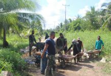 Masyarakat Antusias Membantu Satgas TMMD ke 111 Kodim 0314/Inhil Tuntaskan Pengerjaan Jalan
