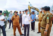 Tiang Jembatan Pedamaran II Patah, Bupati Rohil Tinjau Ke Lokasi