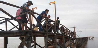Angkat Kedaulatan NKRI, Warga Bengkalis Bangun Dermaga Secara Swadaya