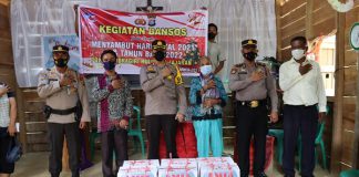 Gelar Bhakti Sosial, Kapolres Inhu Bagikan Sembako ke Gereja