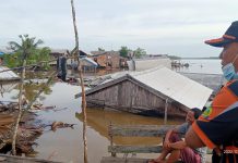 Musibah Tanah Longsor di Inhil Akibatkan 20 Rumah Tergerus ke Sungai