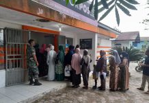 Danramil 05/Idr Dampingi Pendistribusian Bansos