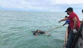 Sesosok Mayat Laki-Laki Mengapung di Perairan Kuala Selat