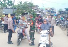 TNI Polri Bagikan Masker Gratis Ke Warga Pengguna Jalan