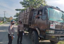 Melalui Ops Yustisi Rutin, Polsek Beringin Polresta Deli Serdang Bagikan Masker Gratis