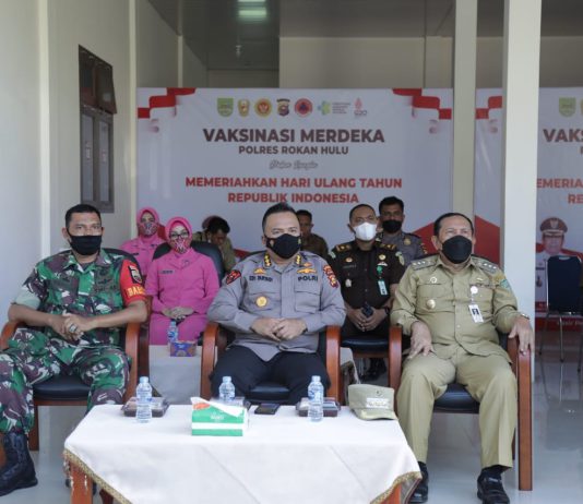 Bupati Rohul Ikuti Rapat Vaksinasi Merdeka Secara Virtual