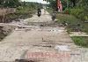 Warga Desa Kelemantan Mengeluh Jalan Poros Rusak