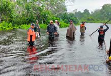 Banjir Melanda Desa Tanjung, Danramil 02/TT Himbauan Warga Agar Mengawasi Anak2nya