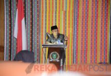 Bupati Kasmarni, diwakili Wakil Bupati H. Bagus Santoso dalam rapat paripurna DPRD kabupaten Bengkalis