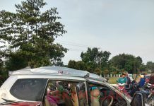 Mini Bus Tabrak Mobil yang sedang parkir, 3 Orang Meninggal Dunia dan 2 masih kritis