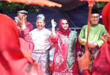 Bupati Bengkalis Kasmarni Menyaksikan Pawai Ta’aruf Musabaqah Tilawatil Qur’an (MTQ) Ke-XLI Tingkat Provinsi Riau tahun 2023.