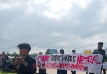 Diduga Melakukan Intervensi dan Pengancaman, Masyarakat Geruduk Kantor Camat Rupat
