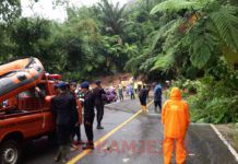Jalan Lintas Sumbar- Riau Longsor Pasca Beberapa Hari Diguyur Hujan