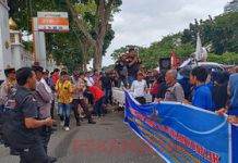 Puluhan Suku Sakai Demo Didepan Kantar Gubri dan Meminta Meninjau Ulang Penguasa Lahan 2500 Hektar di Kota Garo