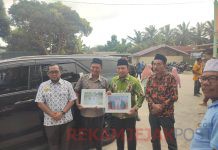Camat Kandis memberikan Sertifikat Tanah Gratis Bagi Warga Kandis