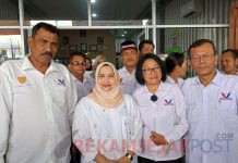 Bupati Bengkalis Kasmarni Kembalikan Formulir Pendaftaran Bacalon Bupati Bengkalis