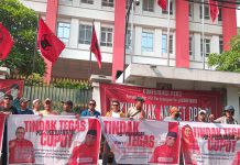 Puluhan Masa Sampaikan Sikap, Prof Dr H C Megawati Soekarnoputri Untuk Memberhentikan Zukri Dari Ketua DPP PDI-P Riau