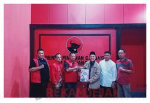 Maju Pilkada 2024, Drs Ardi Hamim MSi, Menyerahkan Berkas Bakal Calon Bupati Inhil