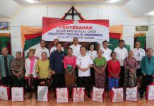 Pj Bupati Dairi Serahkan Bantuan untuk Pemerlu Pelayanan Kesejahteraan Sosial