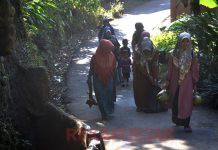 Sekolah Pakis di Dusun Pesawahan Dengan Biaya Pendaftaran Cukup Menggunakan Hasil Bumi Yang Ditaman Orangtua
