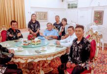 Pj Gubri SF Hariyanto Jamu Pendeta Setyo Wiyono dan Jemaat GPdI Mawar Sharon
