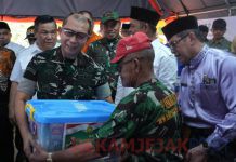 Kunjungi Korban Tanah Longsor di Inhil dan Danrem 031/WB Serahkan Bantuan