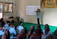 Cegah Penyalahgunaan Medsos, Kukerta Unri Gelar Sosialisasi Sesuai UU ITE di MTs Nurul jadid di Desa Pedekik