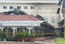 Kebakaran Melanda Bangunan Kafe Di Area Pos Bloc, Pasar Baru, Jakarta Pusat Sebuah Masjid Yang Terkena Sambaran Api Nyaris Habis Terbakar