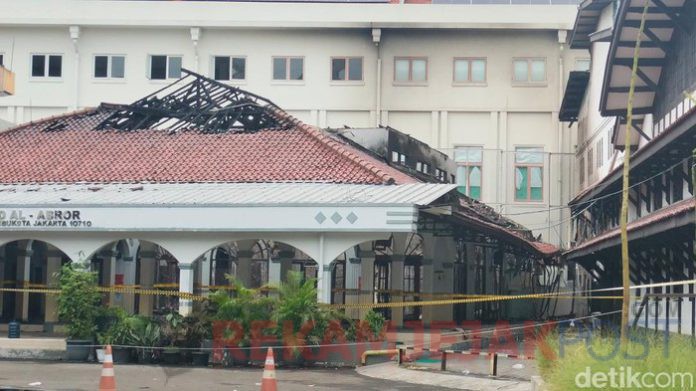 Penampakan Pos Bloc dan Masjid Usai Kebakaran Kini Digaris Polisi