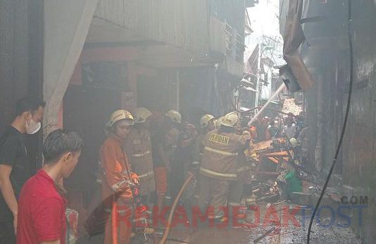 Kebakaran Terjadi Di Kawasan Padat Penduduk Di Jembatan Besi, Tambora, Jakarta Barat (Jakbar)