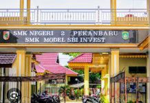 Kasek SMK N 2 Pekanbaru Layak Mendapatkan Reward Atas Kinerjanya Meskipun Tahan Ijazah Anak Wartawan