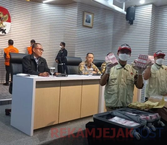 Penjabat Wali Kota Pekanbaru, Riau, Risnandar Mahiwa Irit Bicara Seusai Ditetapkan Sebagai Tersangka Oleh Komisi Pemberantasan Korupsi