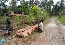 Personel TMMD ke-123 Kodim 0314/Inhil Kebut Pembangunan Sumur Bor untuk Masyarakat