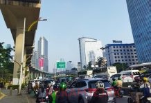 Beberapa Titik Jalan Utama Jakarta Kembali dipadati Masyarakat Yang Sudah Kembali Bekerja
