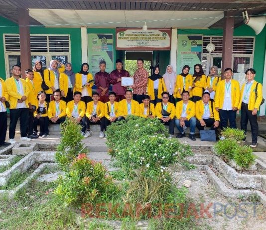 Materi Penyuluhan Hukum Oleh Mahasiswa Fakultas Hukum UNILAK di MA Al-Muttaqin Kampung Jati Baru Siak