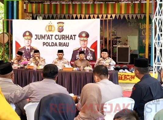 Polda Riau Gelar Jumat Curhat Dengan Warga di Tenayan Raya Kota Pekanbaru
