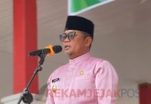 Bupati Pelalawan H. Zukri bertindak Sebagai Pembina Upacara Peringatan Hari Ulang Tahun HUT Ke-68 Provinsi Riau