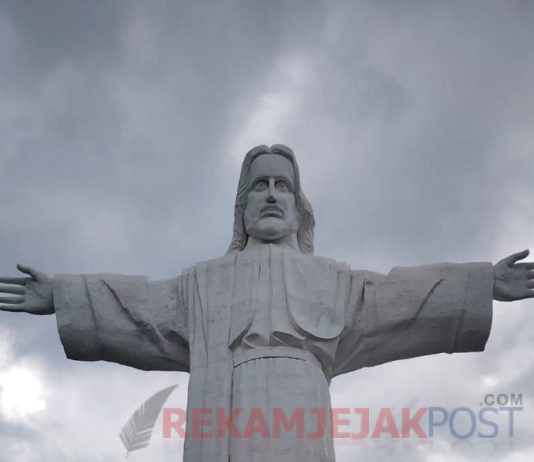 Persekutuan Pemuda Pemudi Methodist Indonesia ( P3MI) Dan Persekutuan Remaja Methodist Indonesia (PRMI) Mengadakan wisata Rohani Di Danau Toba.