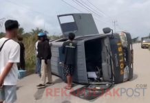 Mobil Tahanan Terguling di Dumai Usai Hindari Lubang Jalan, 14 Tahanan Selamat