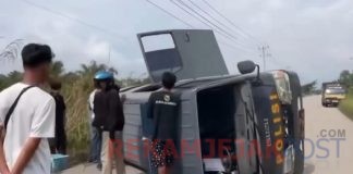 Mobil Tahanan Terguling di Dumai Usai Hindari Lubang Jalan, 14 Tahanan Selamat