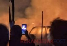Belasan Kios dan Dua Mobil di Jalan Merak Tangkerang Tengah Pekanbaru Ludes Terbakar