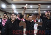 Eksepsi Mahasiswa Riau Khariq Anhar Ditolak, Hakim Perintahkan Jaksa Hadirkan Saksi