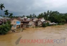 Rumah Terseret Arus, Warga Bantaran Sungai Subayang Diminta Waspada Banjir Susulan