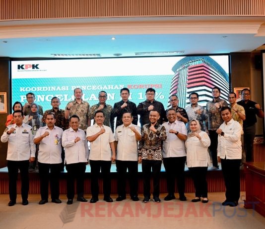 Bupati Hj Kasmarni Minta PT BLJ (BUMD) Diprioritaskan di Sektor Migas Bupati Hj Kasmarni Minta PT BLJ (BUMD) Diprioritaskan di Sektor Migas