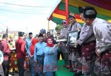 1212 peserta asal Kafilah Kabupaten Bengkalis, turut memeriahkan rangkaian perhelatan Pawai Ta’aruf pada Musabaqoh Tilawatil Qur’an (MTQ) ke-44 tingkat Provinsi Riau