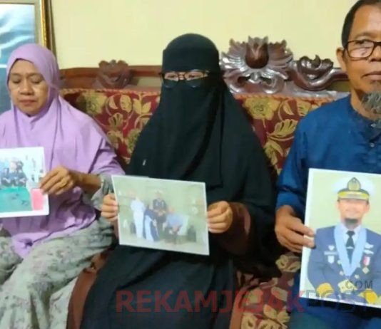 Terhambatnya Penyelamatan Kapten Kapal Dari Perompak foto istri dari kapten Kapal Ashari Samadikun