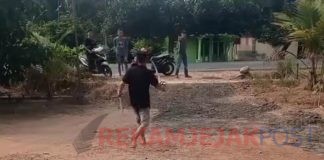 Berawal Dari Adu Mulut, Dua Pria Di Lampung Timur Duel Pedang